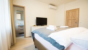 1 phòng ngủ, bộ đồ giường cao cấp, bàn, phòng cách âm 