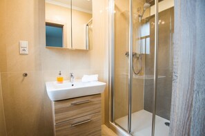 Free toiletries, hair dryer, towels - Spa Apartments Bulharska (Karlovy Vary)