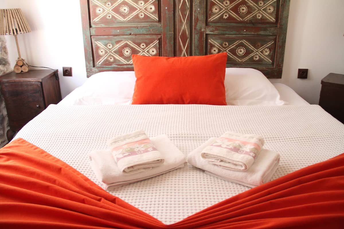 Deluxe Room 5 | Luxe beddengoed, geluiddichte muren, een strijkplank/strijkijzer