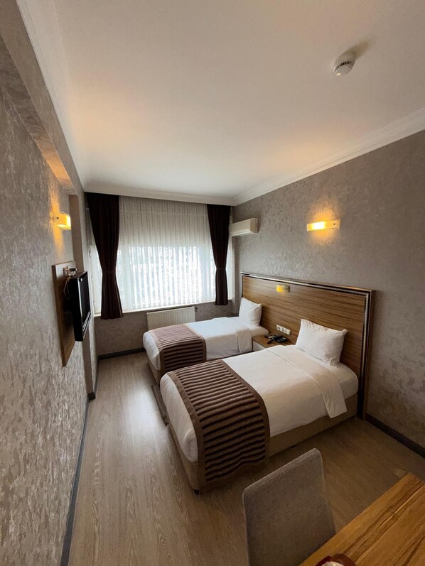 Standard Twin Room | Free minibar items, in-room safe, desk, laptop workspace - Buyuk Hotel (Kayseri)