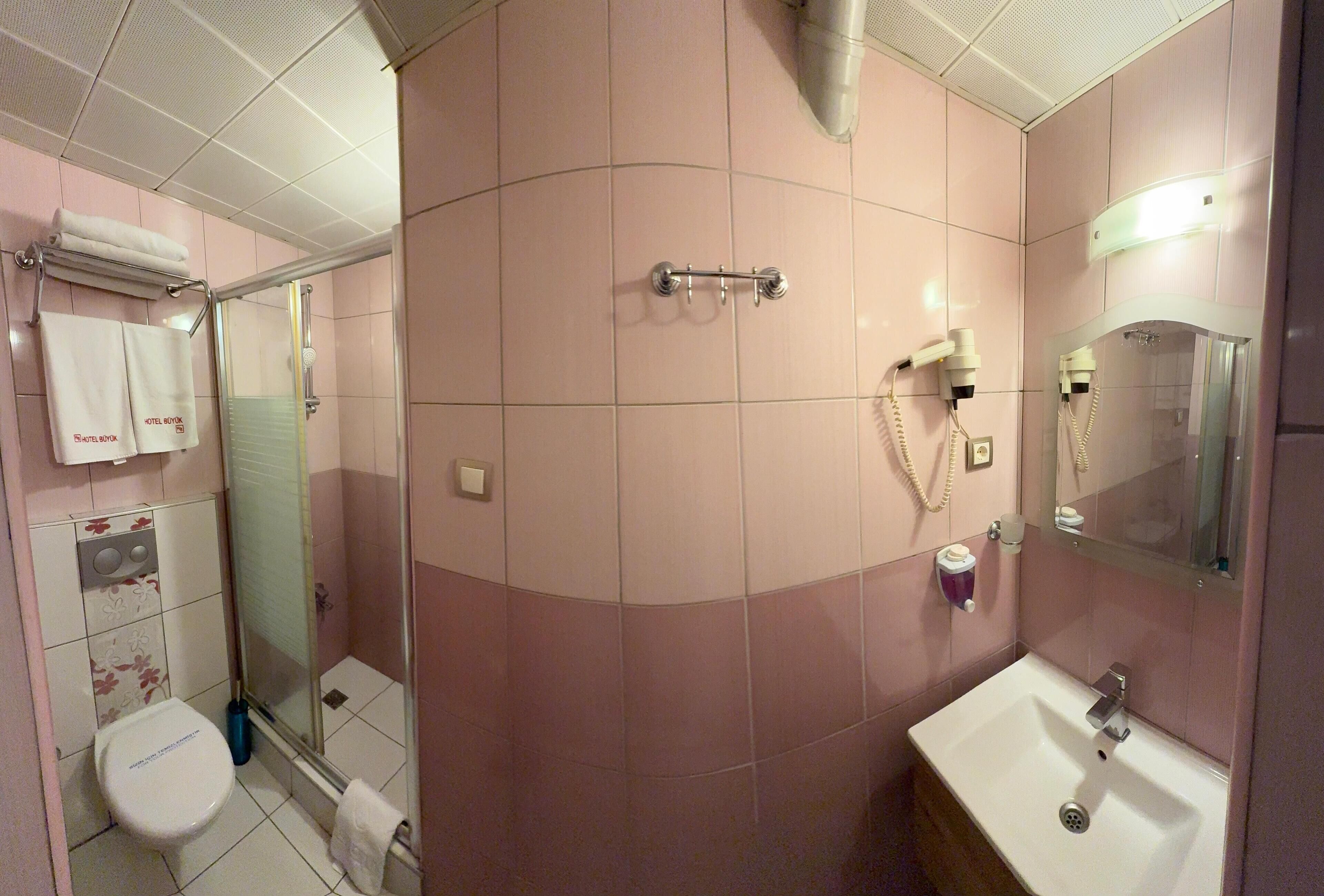 standard twin room | bathroom | shower, free toiletries, hair dryer, slippers