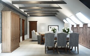 Chambre Deluxe double, 1 chambre | Repas dans la chambre