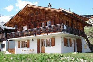 Front of property - Malva (Naters)