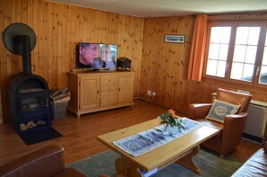 Télévision à écran plat, cheminée