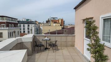 Habitación cuádruple, balcón | Terraza o patio