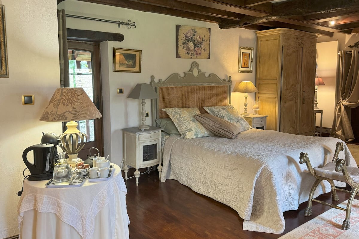 Chambre Simple, salle de bains attenante, vue fleuve (4 épis Gßtes de France)