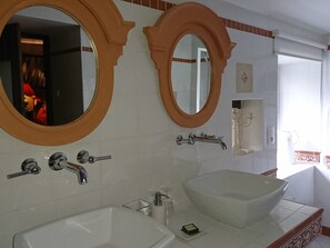 Suite, Ensuite, Garden View | Bathroom - Moulin Rouhaud (Montboyer)