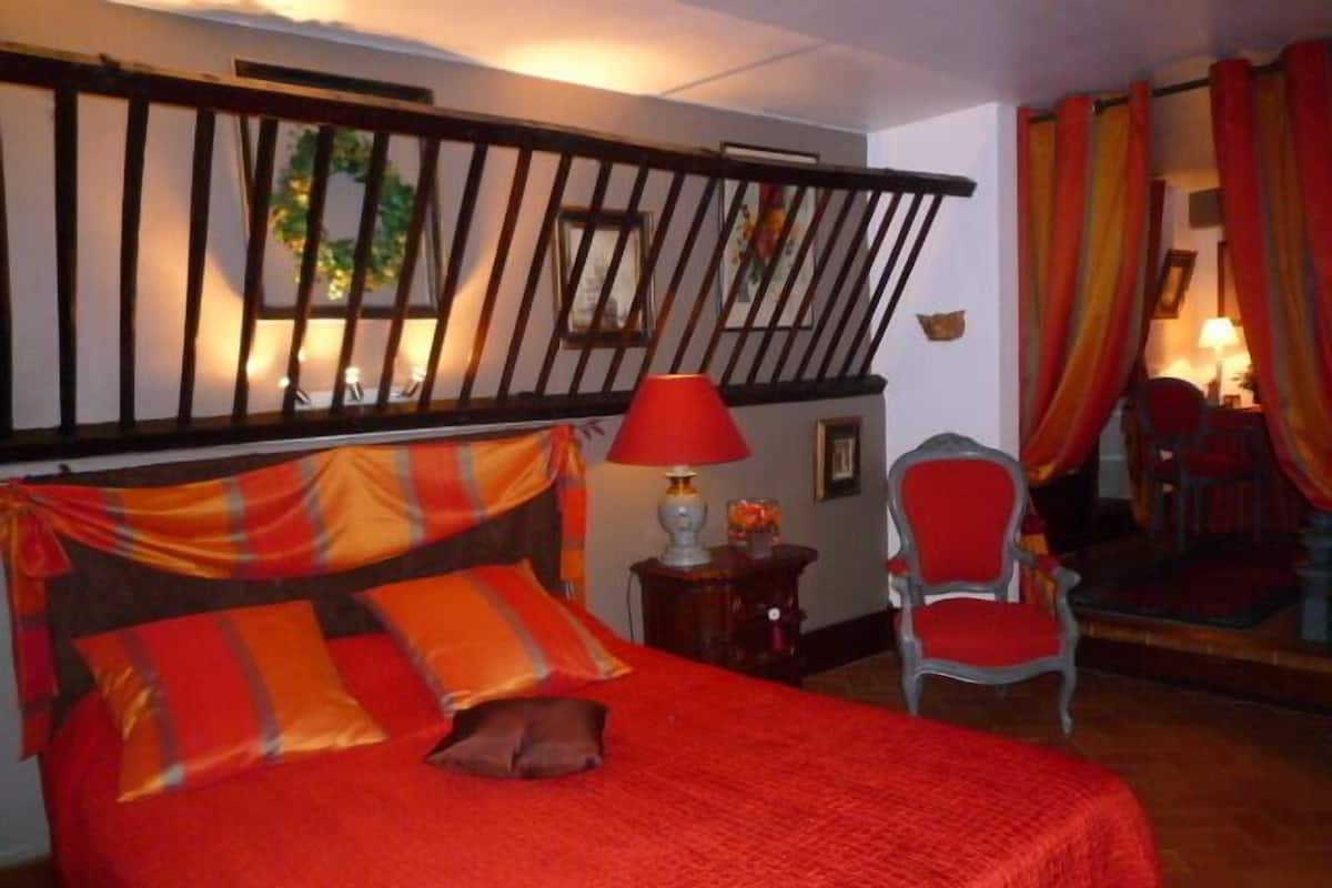 Suite, salle de bains attenante, vue jardin