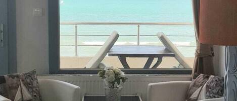 Habitación doble Deluxe, balcón, vista al mar (Karayel) | Minibar, escritorio, insonorización y tabla de planchar con plancha