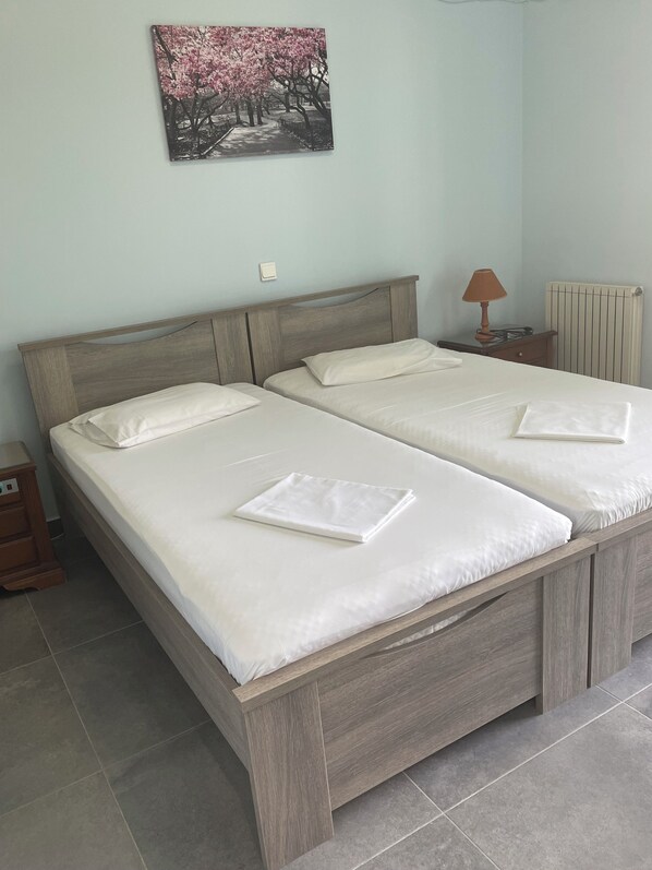 Habitación doble estándar, 1 habitación | Wifi gratis, ropa de cama y acceso para silla de ruedas