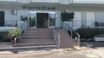 Parcheggio per furgoni accessibile in sedia a rotelle