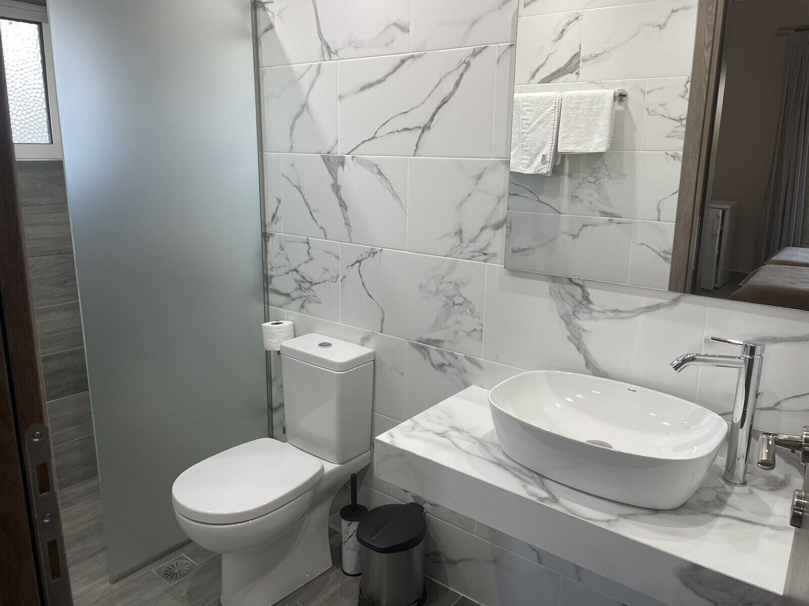 standard double room, 1 bedroom | bathroom | shower, towels