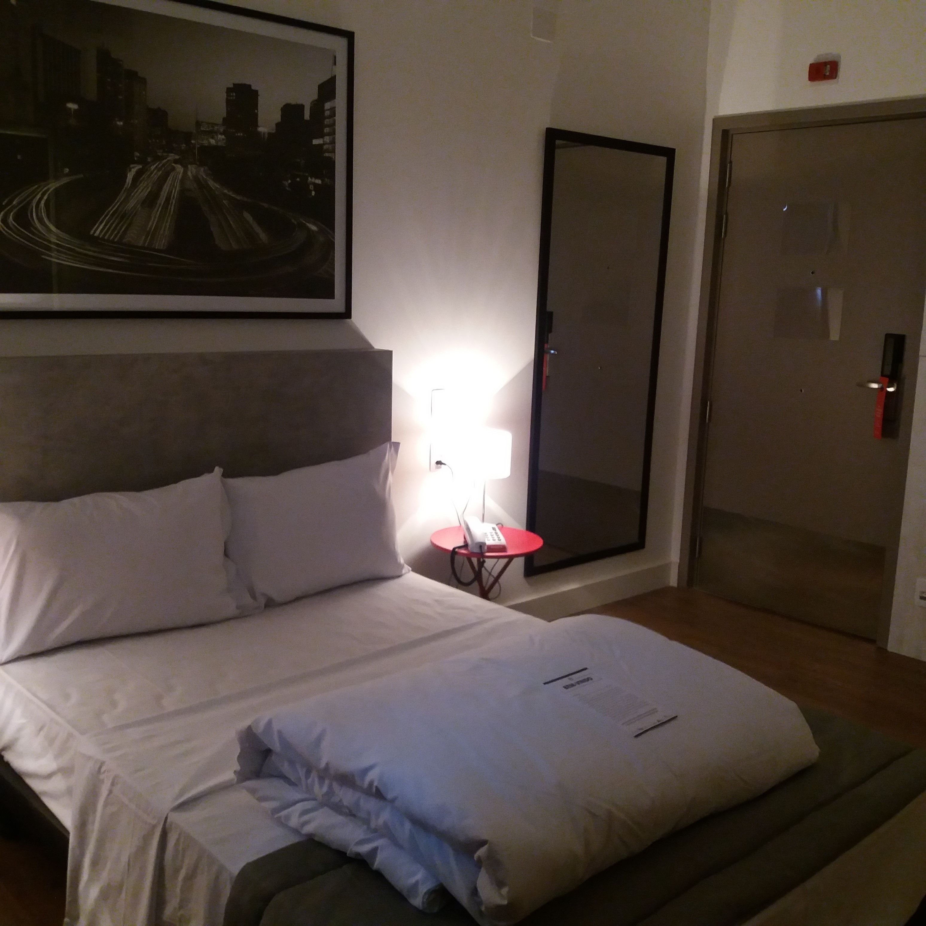 standard room, accessible | minibar, in-room safe, blackout curtains, soundproofing