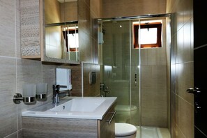 Shower, free toiletries, hair dryer
