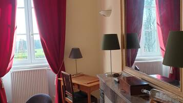 Deluxe Double Room, Private Bathroom, Park View (Chambre Jaune)