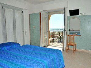 Minibar, in-room safe, cots/infant beds, free WiFi