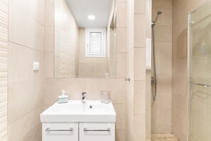 Apartment, 2 Bedrooms, 2 Bathrooms | Bathroom | Shower, free toiletries, hair dryer, towels - Athens Squared Lofts (Athens)