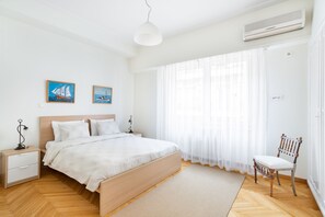 Decoración personalizada, muebles diferentes y escritorio 