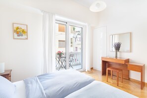 Decoración personalizada, muebles diferentes y escritorio 