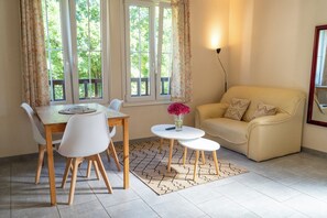 Appartement, 1 chambre | Coin séjour