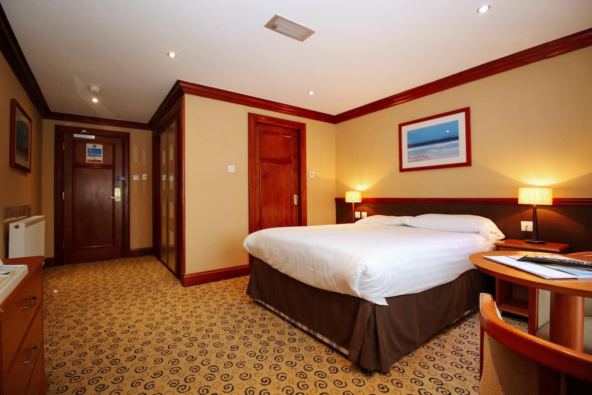 Desk, iron/ironing board, free WiFi, bed sheets