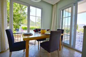 파노라믹 빌라, 침실 3개 | 거실 공간 | LCD TV, 탁구