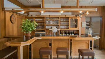 Bar (in der Unterkunft)