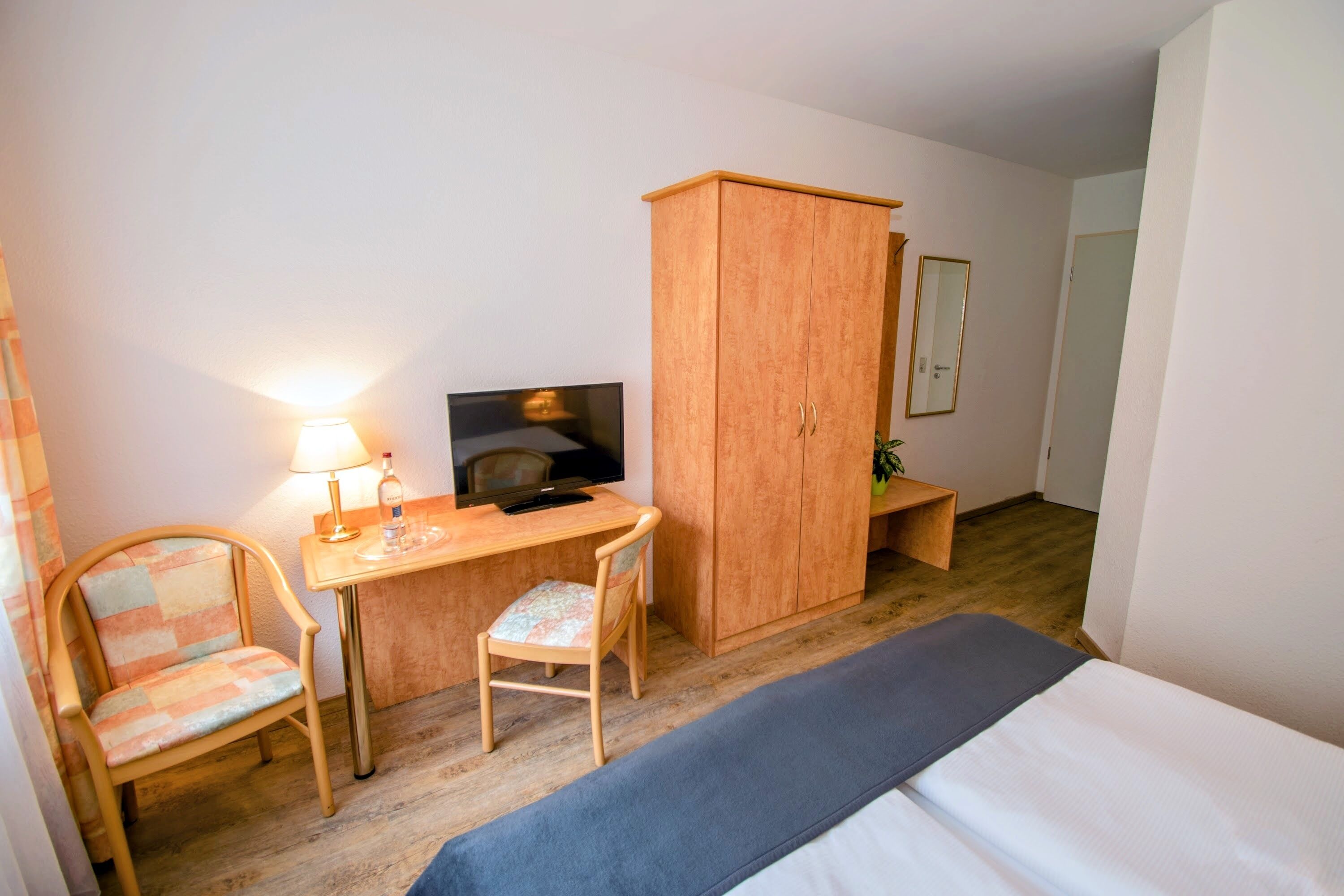 double room | 1 bedroom, desk, iron/ironing board, cots/infant beds