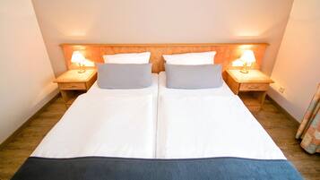 Doppelzimmer | Schreibtisch, Bügeleisen/Bügelbrett, Babybetten, kostenloses WLAN