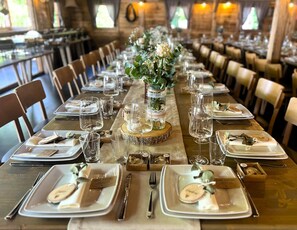 Lunch, dinner served; local and international cuisine, alfresco dining 