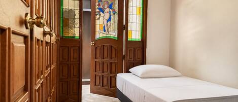 Family Room | Hypo-allergenic bedding available, memory foam beds, minibar, desk