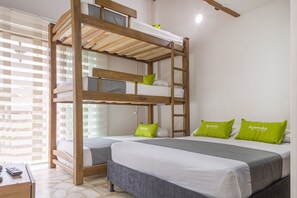 Suite estudio Confort | Ropa de cama hipoalergénica, camas con efecto memoria y minibar