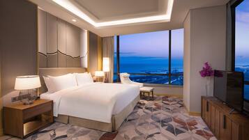 Habitación Premium, 1 cama de matrimonio grande, vistas al lago | Caja fuerte, escritorio, espacio para trabajar con un portátil