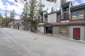 House, 3 Bedrooms (Chamonix #88) | Front of property - Chamonix 88 (Mammoth Lakes)