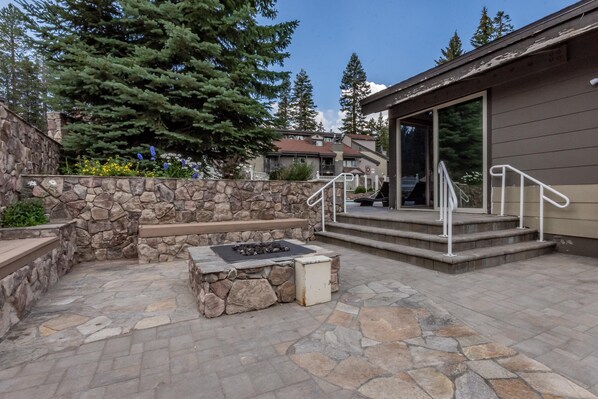 House, 3 Bedrooms (Chamonix #88) | Balcony - Chamonix 88 (Mammoth Lakes)