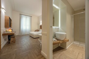 Deluxe Double or Twin Room | Minibar, in-room safe, desk, soundproofing - Eco Urban B&B (Florence)