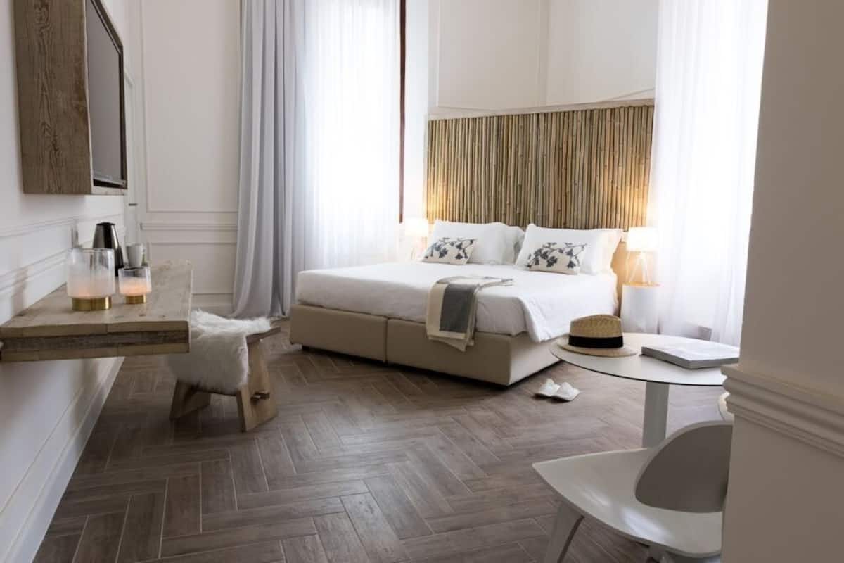 Deluxe Double or Twin Room | 1 bedroom, minibar, in-room safe, desk