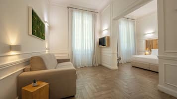 Suíte júnior | Área de estar | TV de tela plana 42 polegadas com canais via satélite, TV