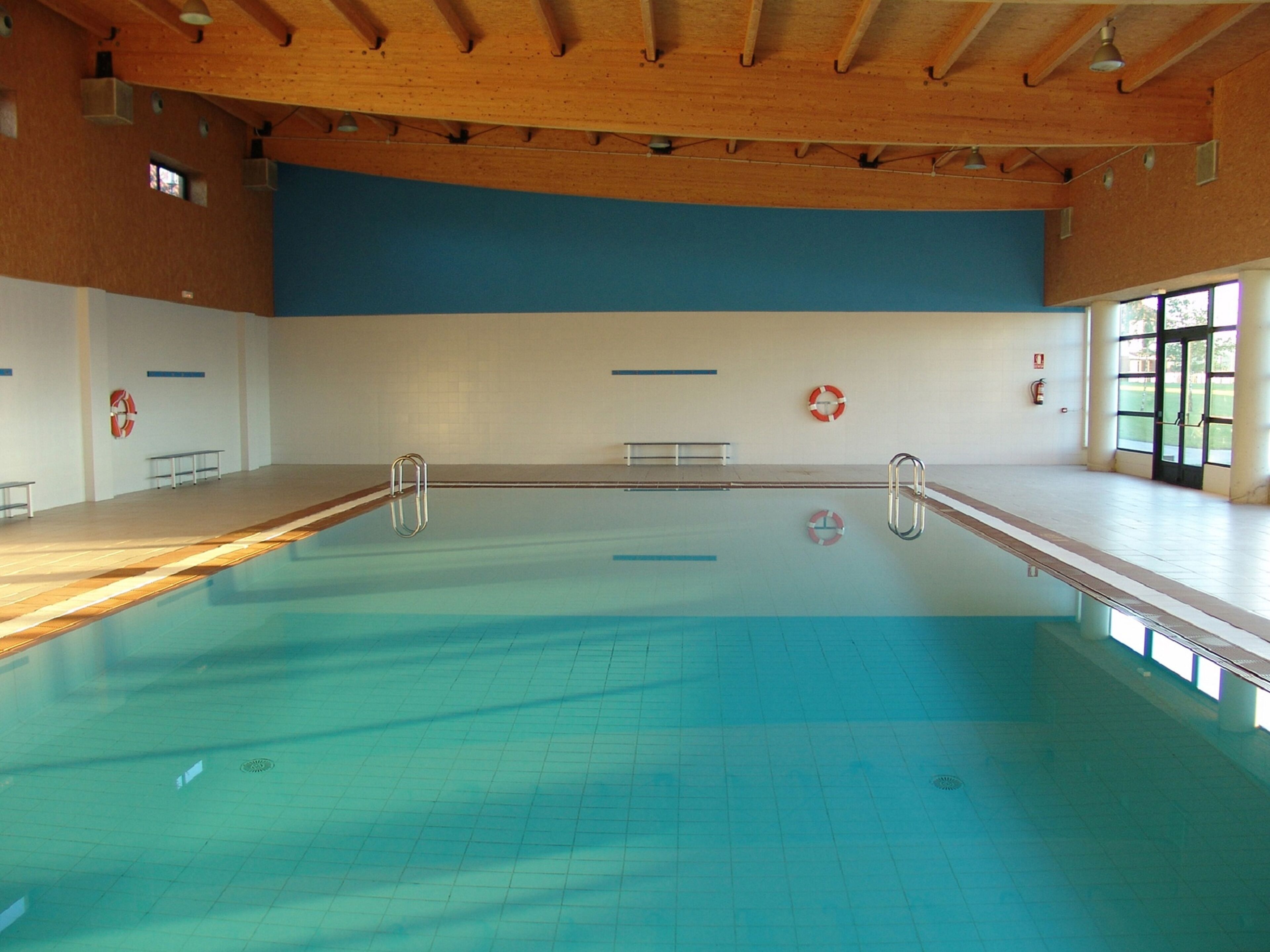 Piscine couverte, piscine extérieure (ouverte en saison)