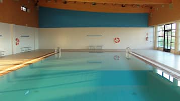Piscine couverte, piscine extérieure (ouverte en saison)