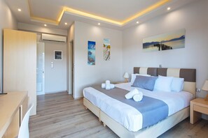 Premium bedding, down comforters, pillowtop beds, individually decorated - Sunny Place Resort (Ermionida)