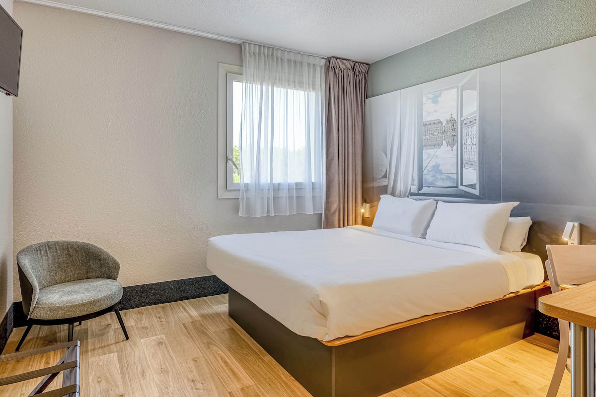 Double Plus Room | Décoration personnalisée, ameublement personnalisé, bureau