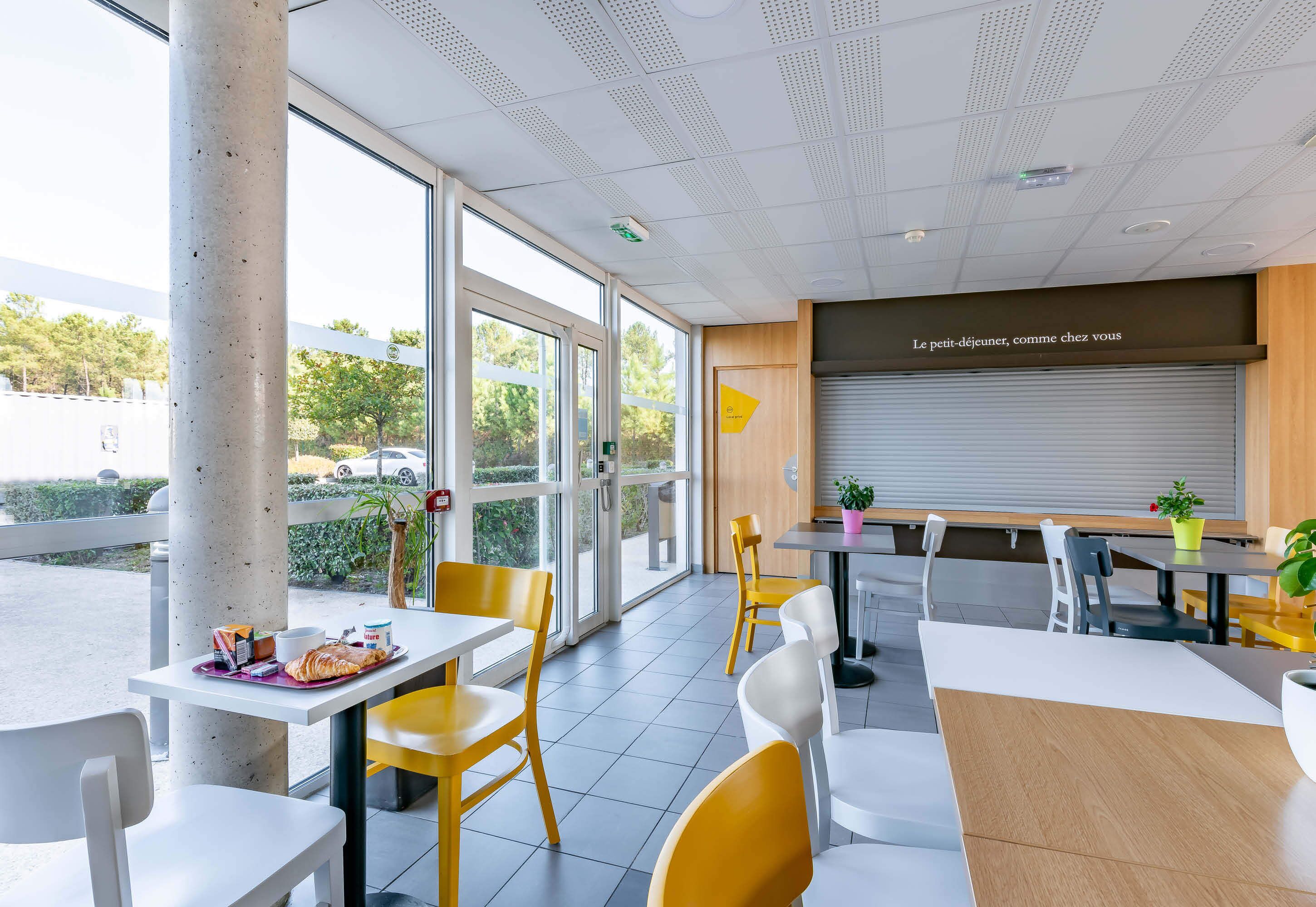 Frokostbuffé hver dag (mot et tillegg)