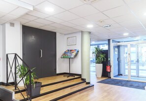 Lobby - B&B Hotel Nîmes Centre Arènes (Nîmes)