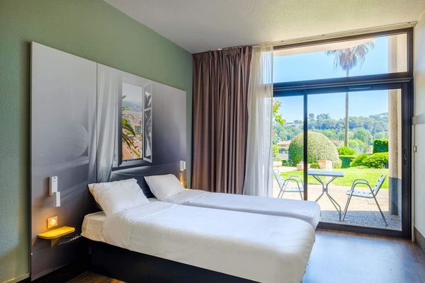Twin Room, Non Smoking | Desk, soundproofing, WiFi (free), bed sheets