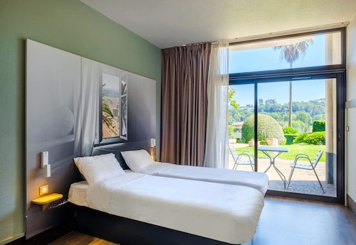 B&B HOTEL Villeneuve-Loubet Village