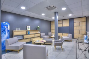 Coin salon dans le hall