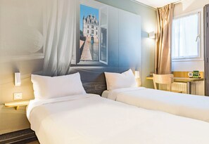 A hotel room with two beds, a large window with curtains, a wall-mounted clock, and a small table with a lamp. - B&B Hotel Tours Sud Joué-lès-tours (Joue-les-Tours)