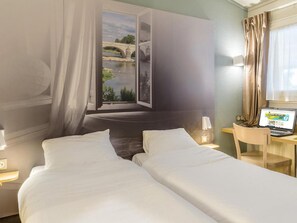 A hotel room with two beds, a desk with a laptop, and a view of a bridge over a river. - B&B Hotel Tours Nord 1 Val De Loire (Tours)