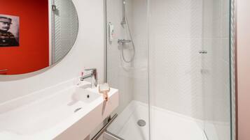 Standard Room, Multiple Beds | Desk, soundproofing, iron/ironing board, free cribs/infant beds